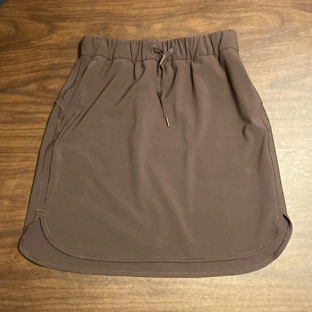 Lululemon on the fly skirt. SKT 8-2